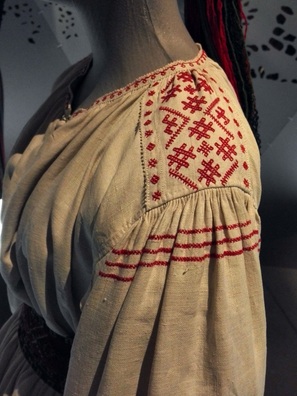 Экспазіцыя эстонскага строю ў Нацыянальным музеі ў Тарту Экспазіцыя эстонскага строю ў Нацыянальным музеі ў Тарту