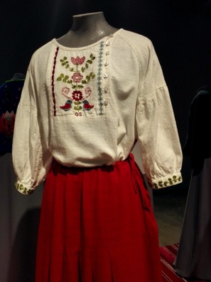 Экспазіцыя эстонскага строю ў Нацыянальным музеі ў Тарту Экспазіцыя эстонскага строю ў Нацыянальным музеі ў Тарту