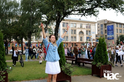 2020_08_12_minczanki_z_kvetkami_a._ljaszkevicz_0087_logo.jpg 2020_08_12_minczanki_z_kvetkami_a._ljaszkevicz_0087_logo.jpg