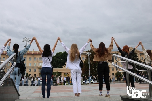 2020_08_12_minczanki_z_kvetkami_a._ljaszkevicz_0373_logo.jpg 2020_08_12_minczanki_z_kvetkami_a._ljaszkevicz_0373_logo.jpg