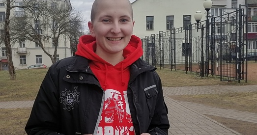 Студэнтка Алеся Бука на волі. Ёй сказалі, што могуць затрымаць па 22-х артыкулах