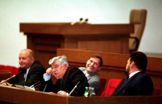 Намеснік старшыні Вярхоўнага Савета Генадзь Карпенка,
першы намеснік старшыні Вярхоўнага Савета Васіль Новікаў, старшыня Вярхоўнага
Савета Сямён Шарэцкі і намеснік старшыні Вярхоўнага Савета Юрый Малумаў Намеснік старшыні Вярхоўнага Савета Генадзь Карпенка,
першы намеснік старшыні Вярхоўнага Савета Васіль Новікаў, старшыня Вярхоўнага
Савета Сямён Шарэцкі і намеснік старшыні Вярхоўнага Савета Юрый Малумаў