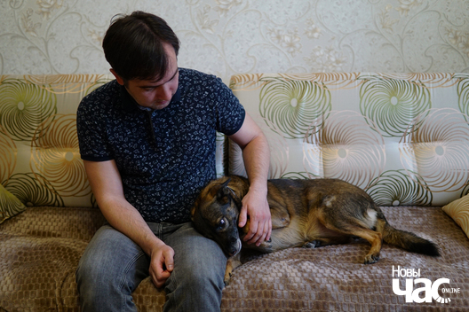 Павел Бычкоў з сабакам па мянушцы Хлоя. Фота Яны Трусіла Павел Бычкоў з сабакам па мянушцы Хлоя. Фота Яны Трусіла