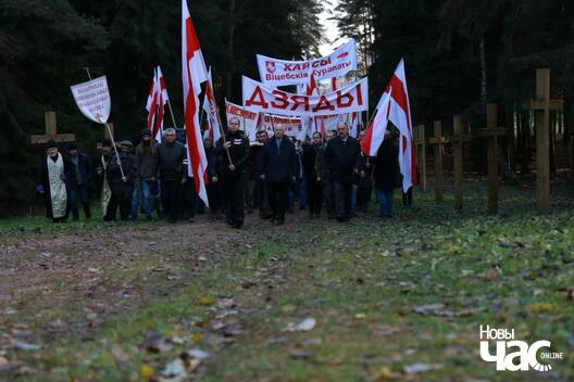 15/25 23313095_10214558500057692_993849318_o_logo.jpg