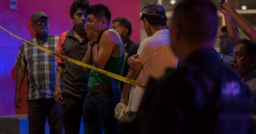 ﻿У Мексіцы бар закідалі «кактэйлямі Молатава», загінулі 23 чалавекі