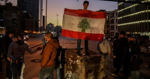 У Ліване пратэстоўцы закідалі паліцыю баявымі гранатамі