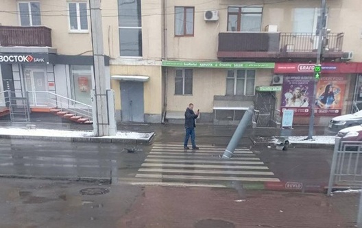 Неразарваная ракета ў Харкаве. Фота: сацсеткі Неразарваная ракета ў Харкаве. Фота: сацсеткі