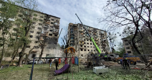 Расія трапіла балістычнай ракетай ў шматпавярховік у Кіеве, знішчыўшы пад'езд
