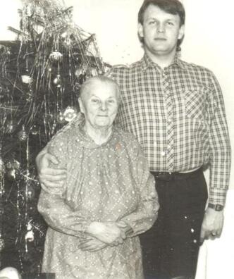 Янэк с бабуляй Кацяй у Лідзе на Новы 1988 год Янэк с бабуляй Кацяй у Лідзе на Новы 1988 год