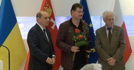 Еўрапейскі цэнтр салідарнасці адзначыў беларускага паэта Андрэя Хадановіча Медалём падзякі