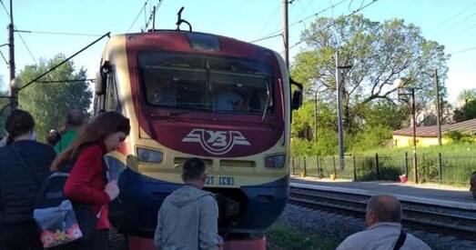 Украіна. Пад Львовам пасажыры перакрылі чыгунку