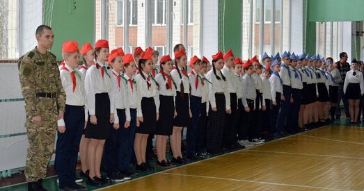 Вайна і псеўдапатрыятызм. Паглядзіце, як выхоўваюць дзяцей у беларускіх школах