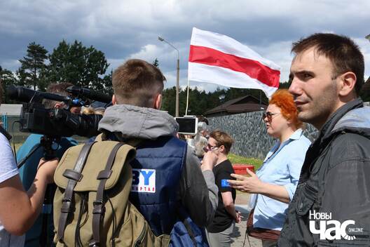 20/25 34473284_1732122266857557_2987248521435938816_n_logo.jpg