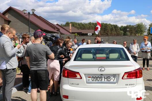 17/25 34506069_1732121403524310_2775438171964440576_n_logo.jpg