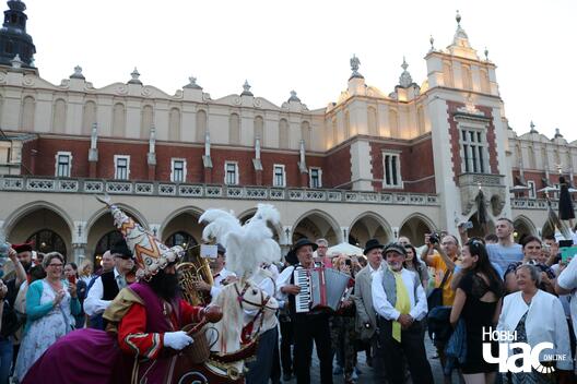 4/35 34775594_1734358506633933_6733162144801488896_n_logo.jpg