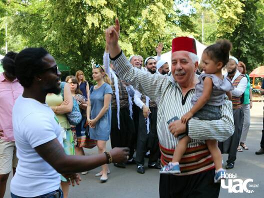 2/8 34875774_1736724216397362_7805990742790242304_n_logo.jpg