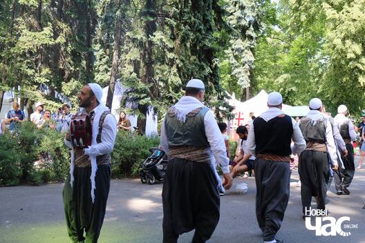 4/8 34898267_1736539623082488_14567073074118656_n_logo.jpg