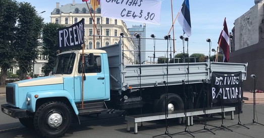 «Мы ўжо нікога і нічога не баяліся». У Рызе адзначылі 30-годдзе Балтыйскага шляху