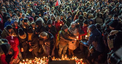 Палякі развітваюцца з мэрам Гданьска, які загінуў у выніку замаху