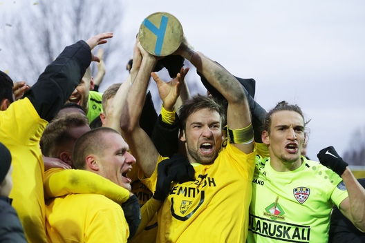 Фота прэс-службы ФК «Шахцёр». Футбалісты «Шахцёра» радуюцца выйгрышу чэмпіянату Фота прэс-службы ФК «Шахцёр». Футбалісты «Шахцёра» радуюцца выйгрышу чэмпіянату