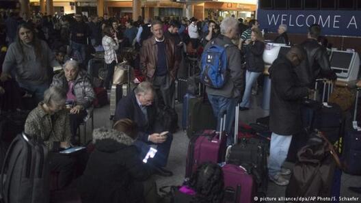 Пасажыры ў аэрапорце Хартсфілд-Джэксан, 17 снежня 2017 года. Фота www.dw.com Пасажыры ў аэрапорце Хартсфілд-Джэксан, 17 снежня 2017 года. Фота www.dw.com