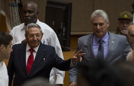 Рауль Кастра і Мігель Дыяс-Канель © Irene Perez/Cubadebate via AP Рауль Кастра і Мігель Дыяс-Канель © Irene Perez/Cubadebate via AP