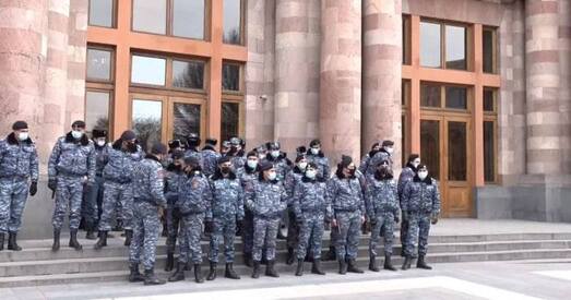 Калі бунтуе казарма. З гісторыі ваенных пераваротаў