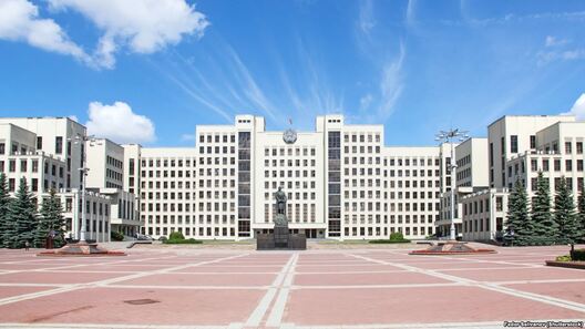 Ілюстрацыйнае фота. Мінск, Дом ураду, плошча Незалежнасці Ілюстрацыйнае фота. Мінск, Дом ураду, плошча Незалежнасці