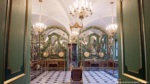 1/5 51397785_303.jpg