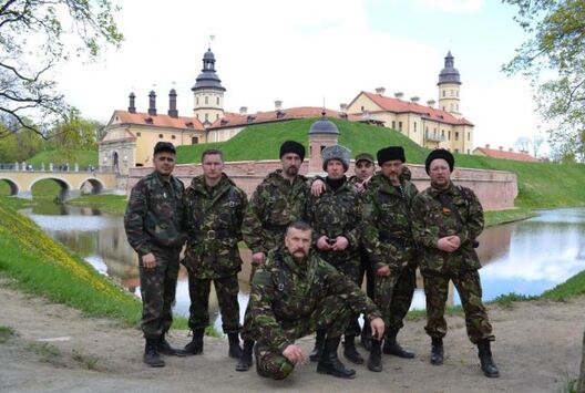 Расейскія казакі на фоне Нясьвіжскага замку. 2015 год Расейскія казакі на фоне Нясьвіжскага замку. 2015 год