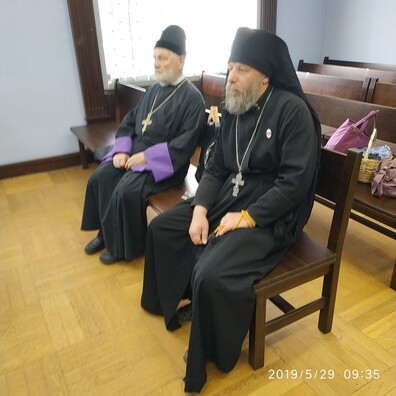 Злева направа: айцец Леанід Акаловіч, айцец Вікенцій Кавалькоў. Фота з фэйсбука Надзеі Батуры Злева направа: айцец Леанід Акаловіч, айцец Вікенцій Кавалькоў. Фота з фэйсбука Надзеі Батуры