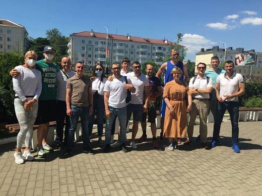 Сябры «Свабоднага аб'яднання спартсменаў» у чацвер прыйшлі да будынка суда, дзе першапачаткова павінны былі разглядаць справу Якаўлева / @tribuna_by Сябры «Свабоднага аб'яднання спартсменаў» у чацвер прыйшлі да будынка суда, дзе першапачаткова павінны былі разглядаць справу Якаўлева / @tribuna_by