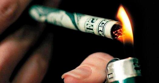 Гарэлка і пачак цыгарэт з фільтрам падаражэюць мінімум на 2 рублі