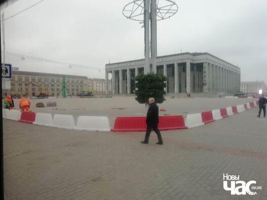 Кастрычніцкая плошча 15 лістапада. Фота Аляксандр Лібертад Кастрычніцкая плошча 15 лістапада. Фота Аляксандр Лібертад