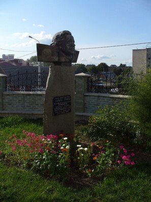 Помнік Ларысе Геніюш у Зэльве. Фота: wikipedia.org Помнік Ларысе Геніюш у Зэльве. Фота: wikipedia.org