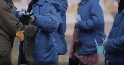 Чым займаюцца асуджаныя жанчыны ў калоніі №4, колькі можна зарабіць, шыючы форму сілавікам?