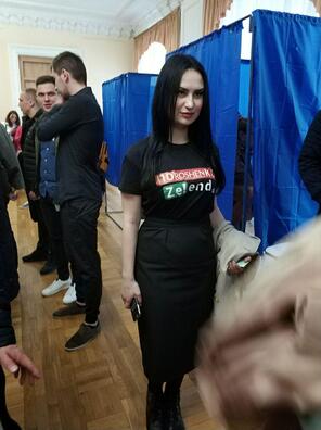 8_alisa_vinahradava___aktyvistka_femen_logo.jpg 8_alisa_vinahradava___aktyvistka_femen_logo.jpg