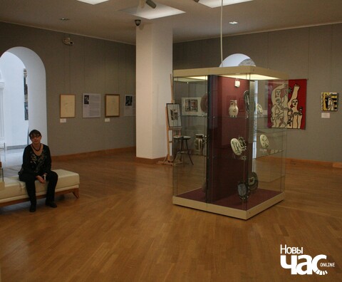 Куратар выставы Святлана Пракоп’ева, талеркi Пiкаса, творы Надзеi Лежэ на выставе Куратар выставы Святлана Пракоп’ева, талеркi Пiкаса, творы Надзеi Лежэ на выставе