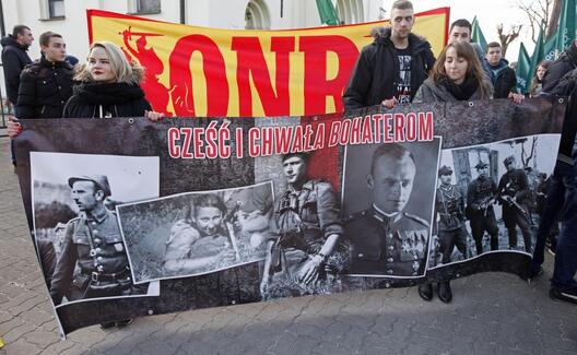 Злодзеем Райса лічаць далёка не ўсе: ягоны партрэт пасярэдзіне на расцяжцы ў польскіх маладзёнаў Злодзеем Райса лічаць далёка не ўсе: ягоны партрэт пасярэдзіне на расцяжцы ў польскіх маладзёнаў