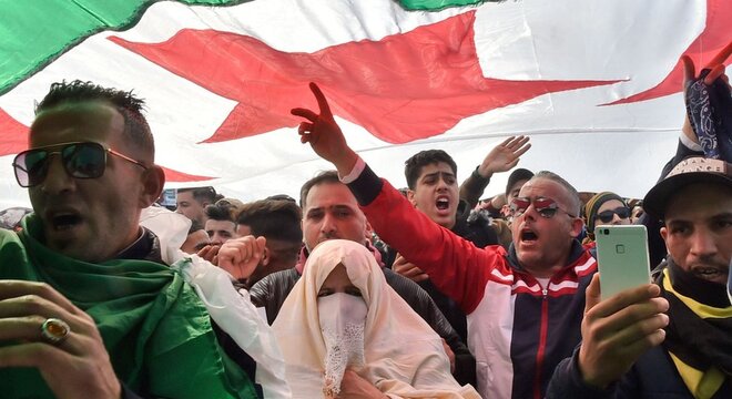 Ці пойдзе Беларусь шляхам Алжыра? Ці пойдзе Беларусь шляхам Алжыра?