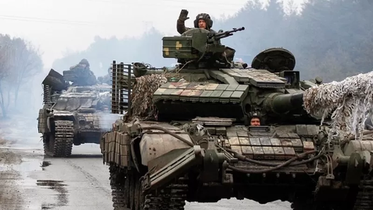 Украінскія танкі ў Луганскай вобласці. ANATOLII STEPANOV/AFP Украінскія танкі ў Луганскай вобласці. ANATOLII STEPANOV/AFP