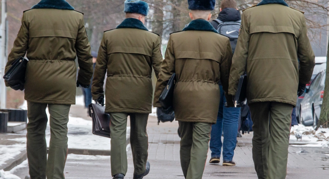 Вайсковыя зборы будуць праходзіць часцей Беларусаў будуць часцей забіраць на вайсковыя зборы. Уключыцца КДБ