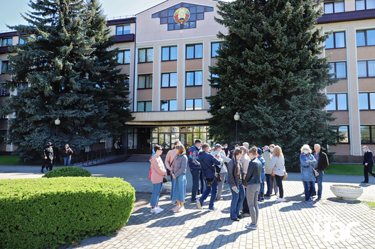 _ljudzi_kalja_suda___mahileu_120521__fota_dzmitryeu_dzmitryj_novy_czas_logo.jpg _ljudzi_kalja_suda___mahileu_120521__fota_dzmitryeu_dzmitryj_novy_czas_logo.jpg
