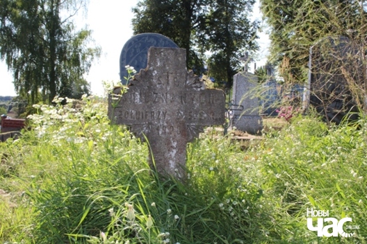 Магіла 23 чырвонаармейцаў у вёсцы Язна, зробленая міжваеннымі польскімі ўладамі Магіла 23 чырвонаармейцаў у вёсцы Язна, зробленая міжваеннымі польскімі ўладамі