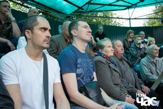 10/13 _mg_9624_logo.jpg