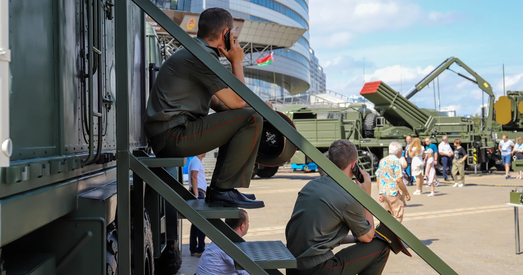 Навошта Аляксандру Лукашэнку мілітарызацыя