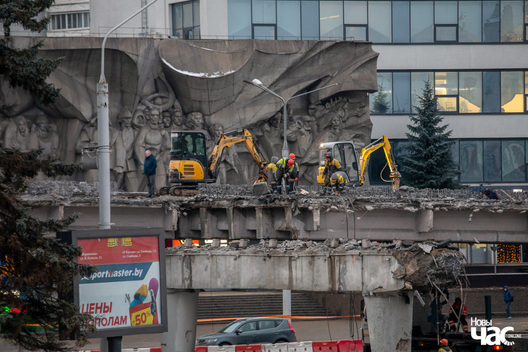 Абрынуты мост на Нямізе. Фота Дзмітрыя Дзмітрыева Абрынуты мост на Нямізе. Фота Дзмітрыя Дзмітрыева