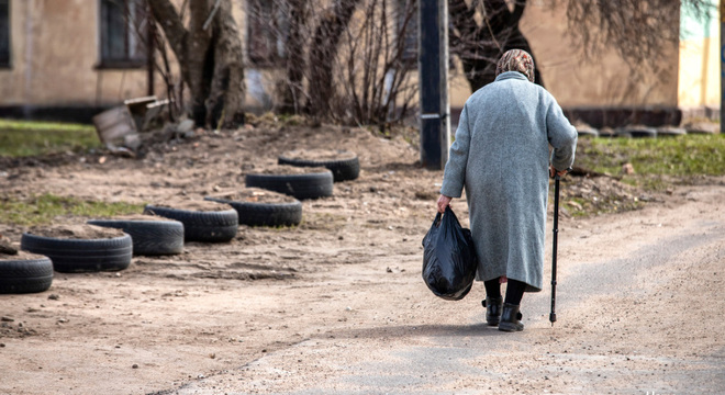 Пенсіянеры кінутыя дзяржавай на выжыванне У беларускія дамы састарэлых ідуць, каб паміраць