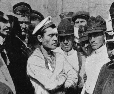 Афанасій Мацюшэнка ў цэнтры Афанасій Мацюшэнка ў цэнтры