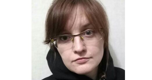 За БЧБ-майку на балконе — арыштавалі маёмасць і ўтрымліваюць 50% ад заробку